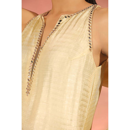 Kudi Pataka Designs Savi Kurta with Salwar and Dupatta