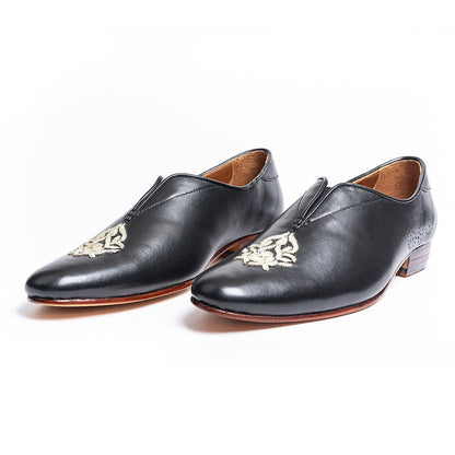 Kavith Sainaani Black Leather Embroidered Jutti