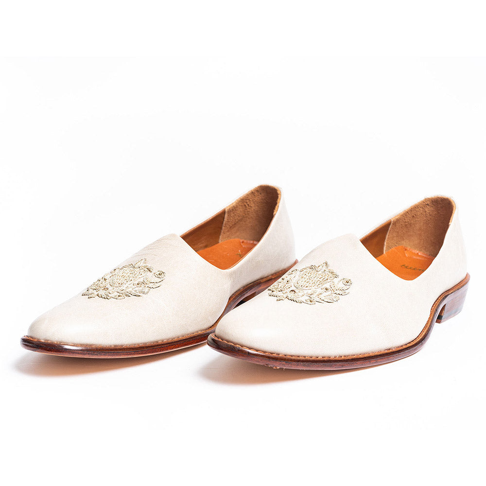 Kavith Sainaani White Embroidered Juttis