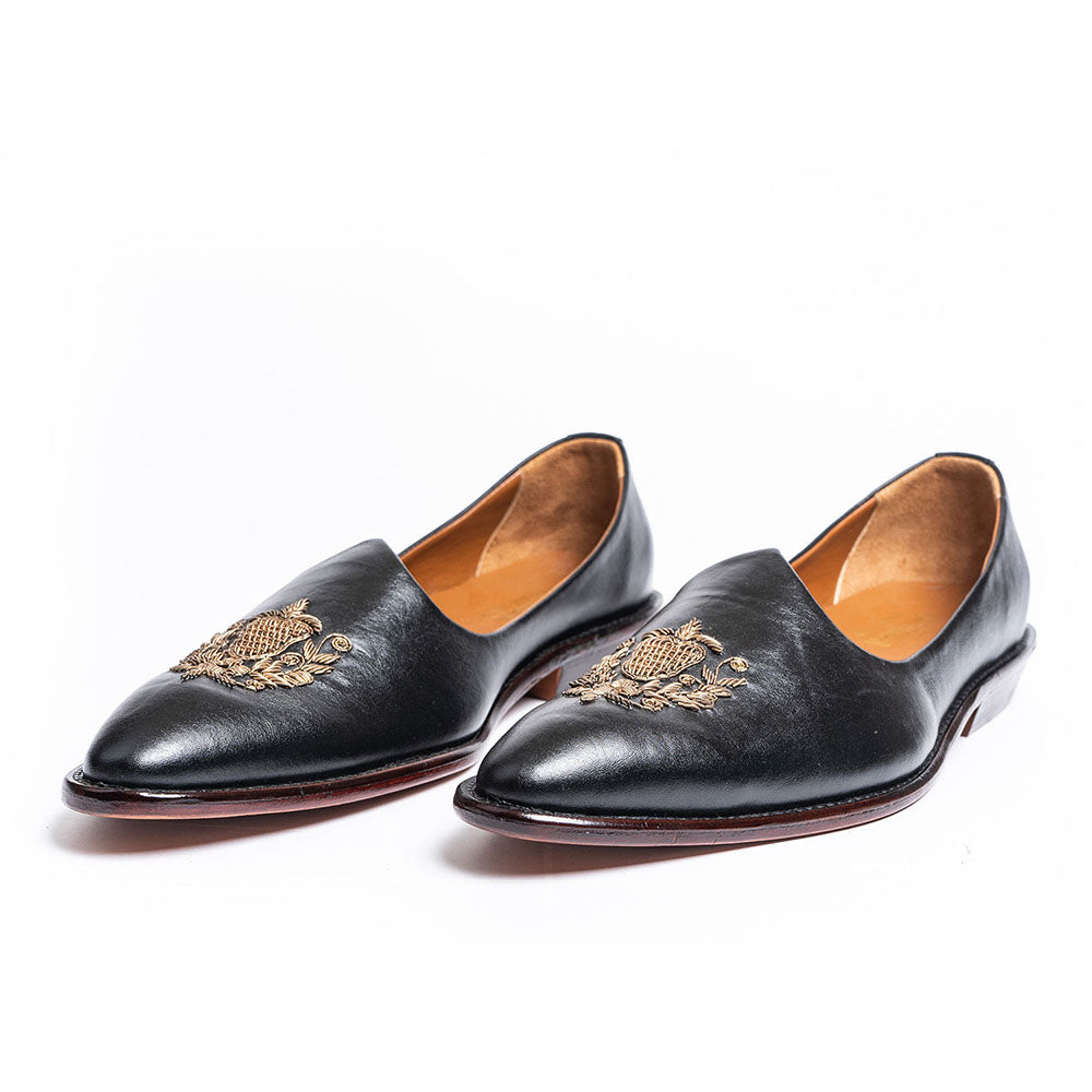 Kavith Sainaani Black Leather Embroidered Jutti