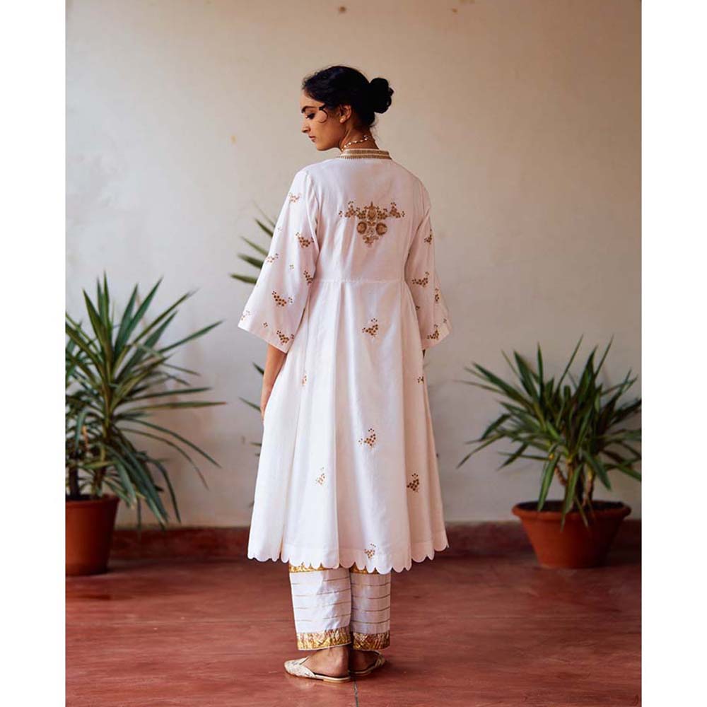 Label Earthen Usha Rani Kali Ivory Embroidered Kurta Pant with Dupatta (Set of 3)
