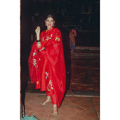 Label Earthen Laal Sunahri Embroidered Kurta Pant with Dupatta (Set of 3)