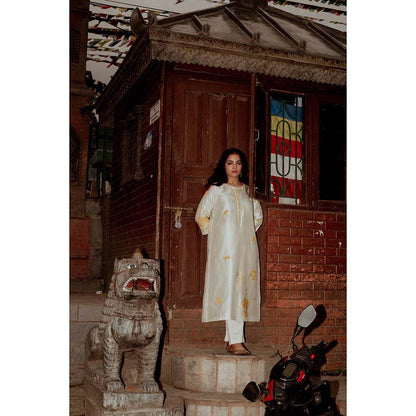 Label Earthen Shwet Champa Ivory Kurta Silk Embroidered Kurta & Pant (Set of 2)