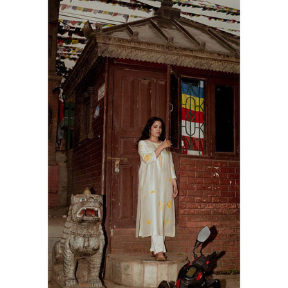 Label Earthen Shwet Champa Ivory Kurta Silk Embroidered Kurta & Pant (Set of 2)