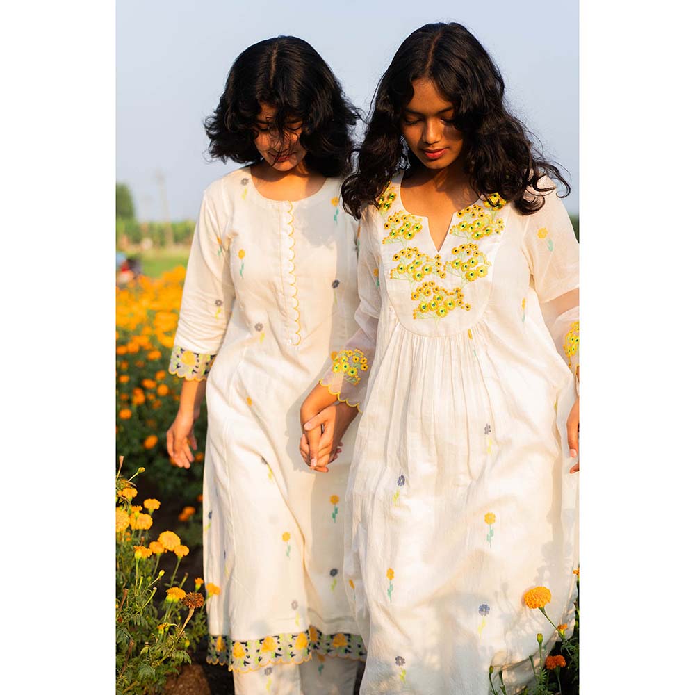 Label Earthen Ivory Embroidery Detailing Kurta and Trouser (Set of 2)