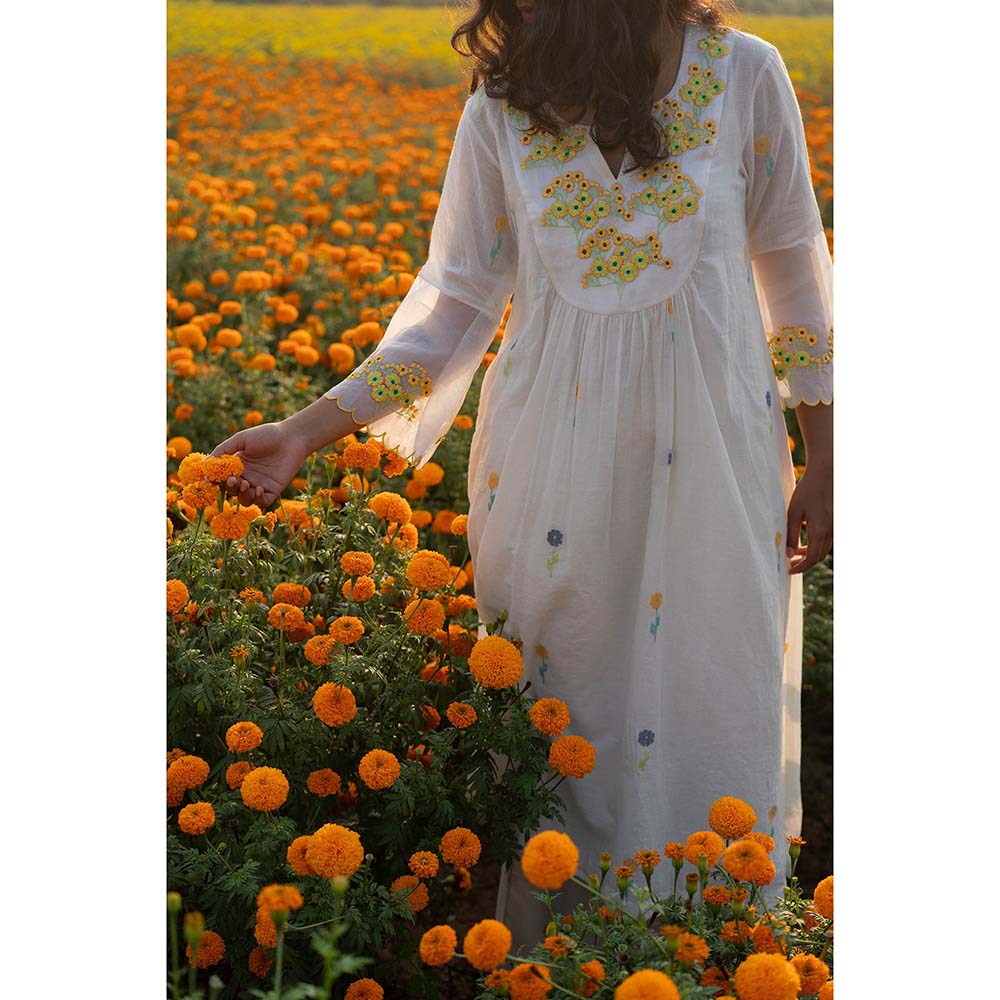 Label Earthen Ivory Embroidery Detailing Kurta and Trouser (Set of 2)