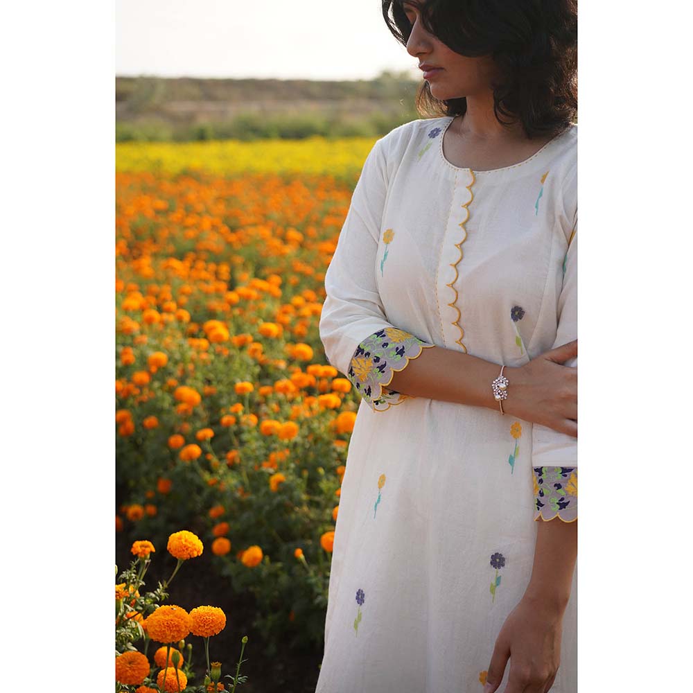 Label Earthen Ivory Embroidery Detailing Kurta and Trouser (Set of 2)