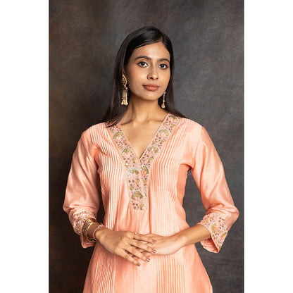 LABEL KIARSH Pastel Peach V-Neck Pin Tusk Kurta with Pant and Dupatta (Set of 3)