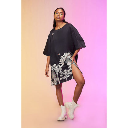 Label SOUS Navy Blue Minimalist Casual Dress