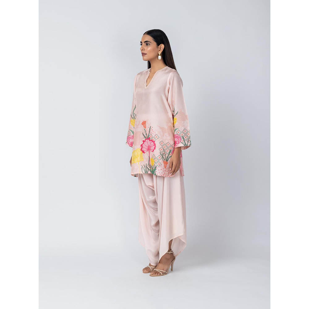 LABEL NAARITI Nirvana Floral Aquatic Motifs Silk Kurti with Pant (Set of 2)