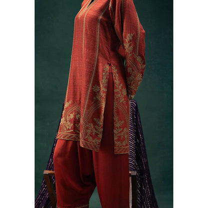 LABEL NAARITI Rust Maahira Kurta with Salwar and Dupatta (Set of 3)