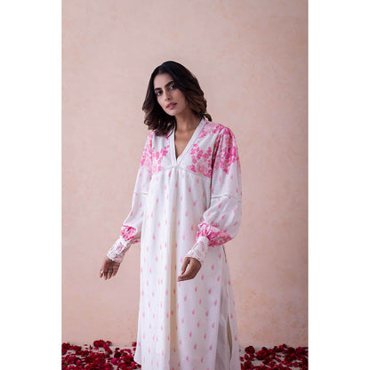 LABEL NAARITI Ivory Embroidered Tanya Kurta with Pant (Set of 2)