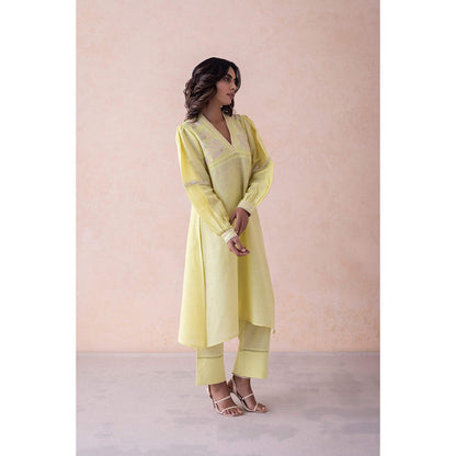 LABEL NAARITI Anya Floral Embroidery Lace Detailing Linen Kurta with Salwar