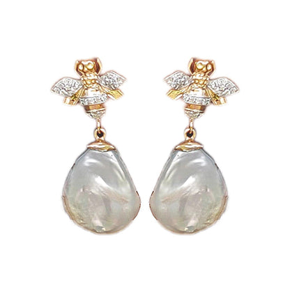 La marque-M White Beeing On Pearl Earrings