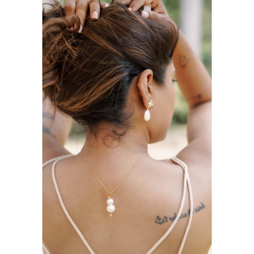 La marque-M White Golden Snowman Pearl Necklace