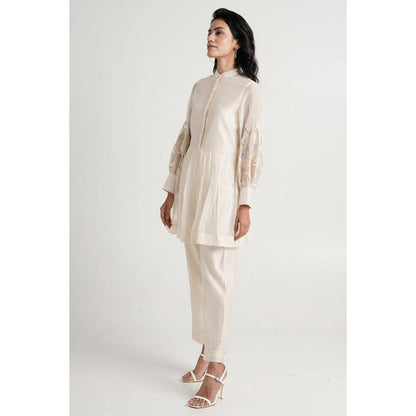MADDER MUCH Off White Chanderi Mandarin Neck Solid Peplum Top With Pant Co-Ord Set