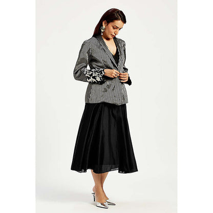 MADDER MUCH Black Cotton V-Neck Stripes Blazer With Dress