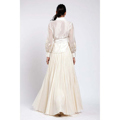 MADDER MUCH White Cotton V-Neck Solid/Plain Top With Skirt