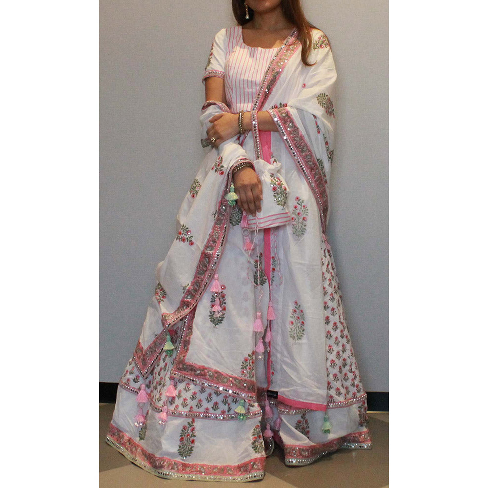 MALIKA GUPTA Alveera Floral Print Lehenga with Blouse and Dupatta Potli (Set of 4)