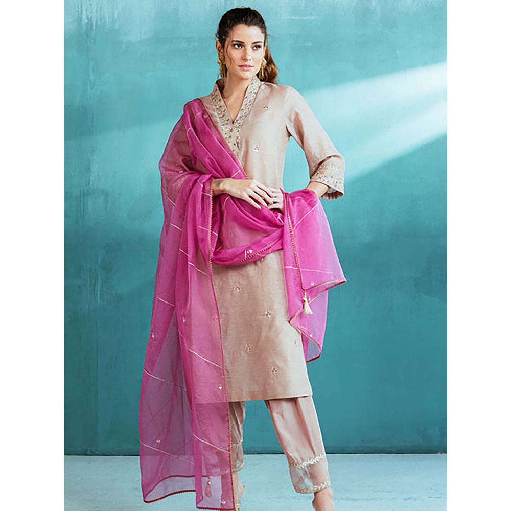 MANDIRA WIRK Women Chanderi Grey Kurta with Pant and Dupatta