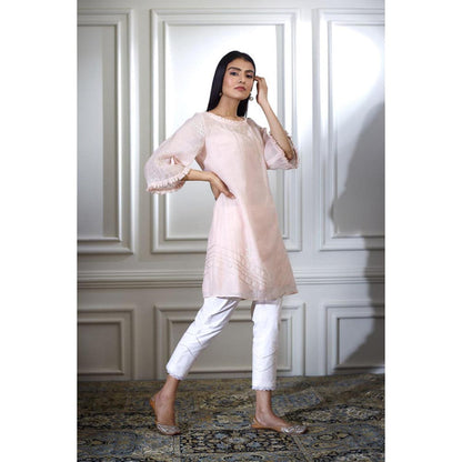 MANDIRA WIRK Women Chanderi Peach Kurta with Pant and Dupatta