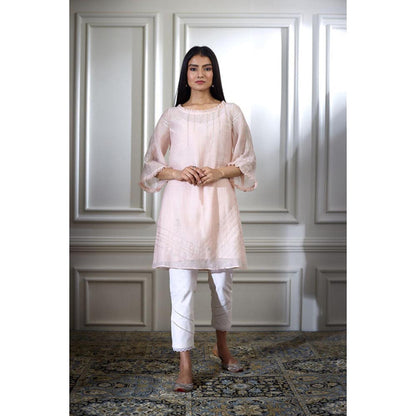 MANDIRA WIRK Women Chanderi Peach Kurta with Pant and Dupatta