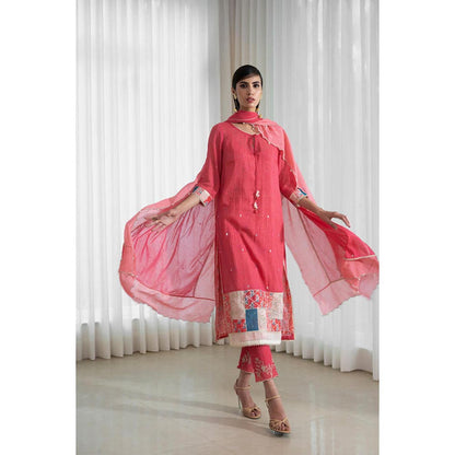 MANDIRA WIRK Women Mulmul Pink Kurta with Pant and Dupatta