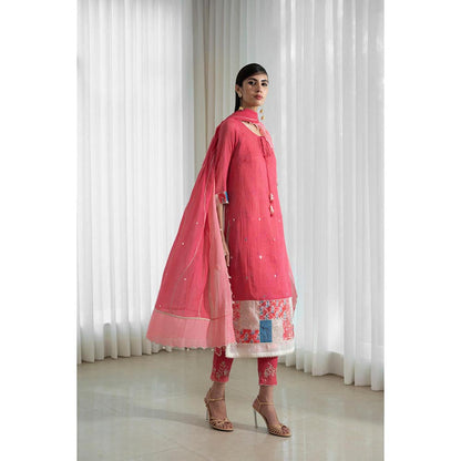 MANDIRA WIRK Women Mulmul Pink Kurta with Pant and Dupatta