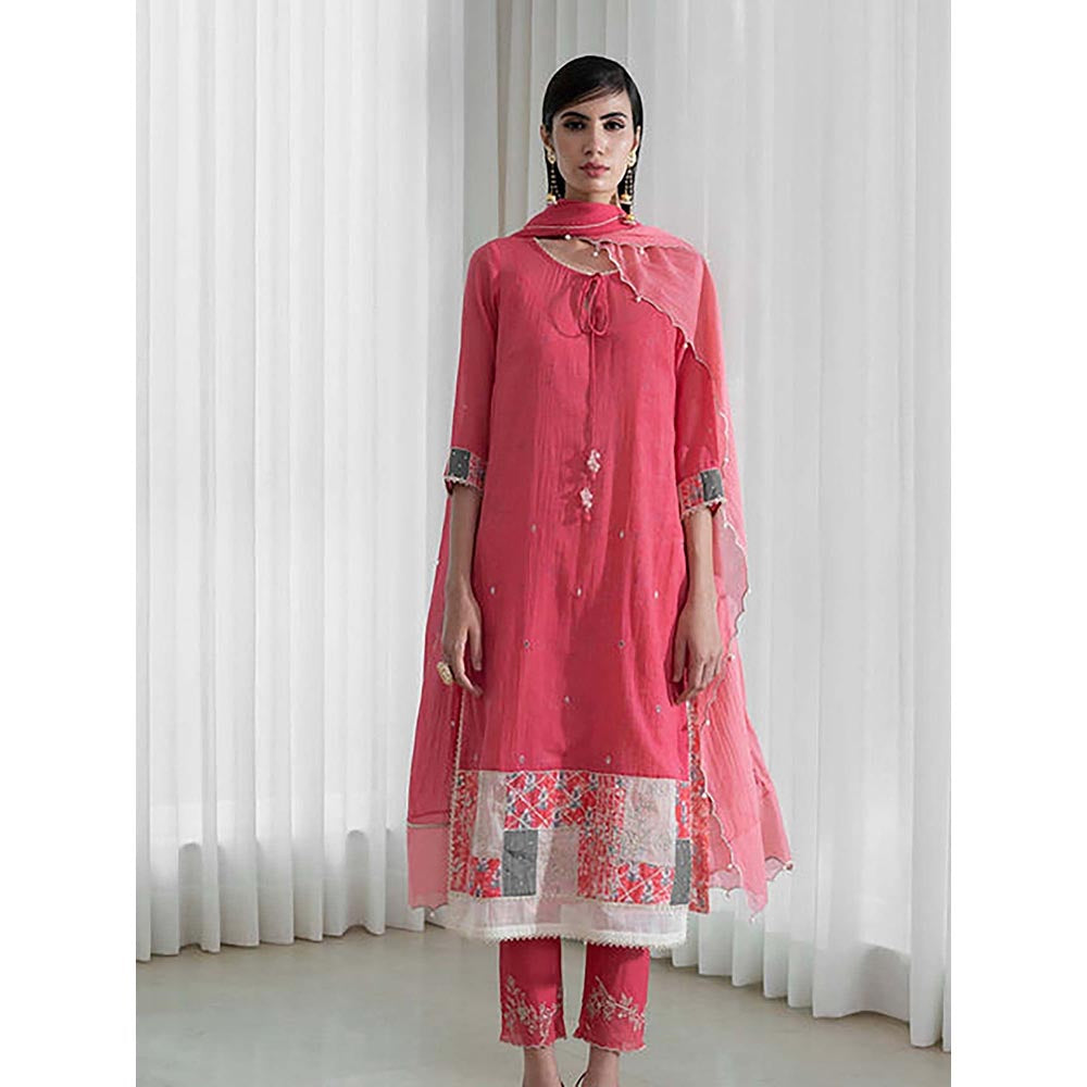 MANDIRA WIRK Women Chanderi Pink Kurta with Pant and Dupatta