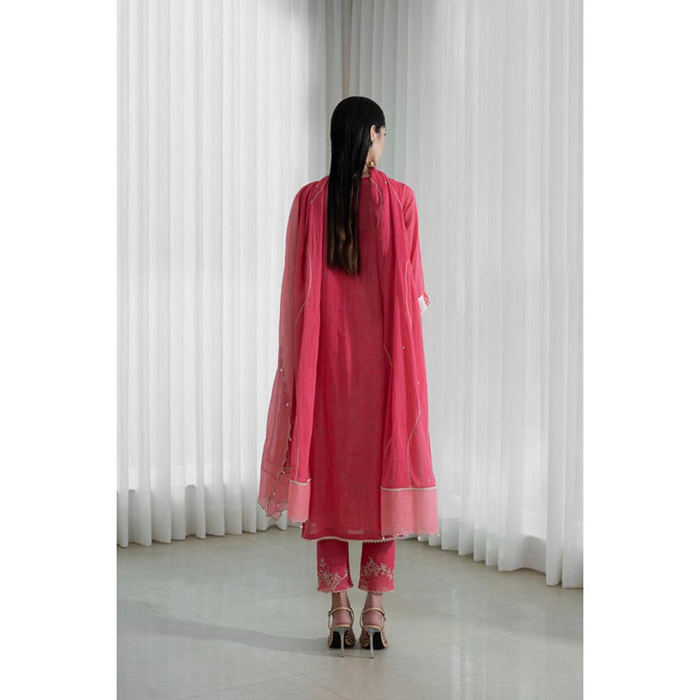 MANDIRA WIRK Women Chanderi Pink Kurta with Pant and Dupatta