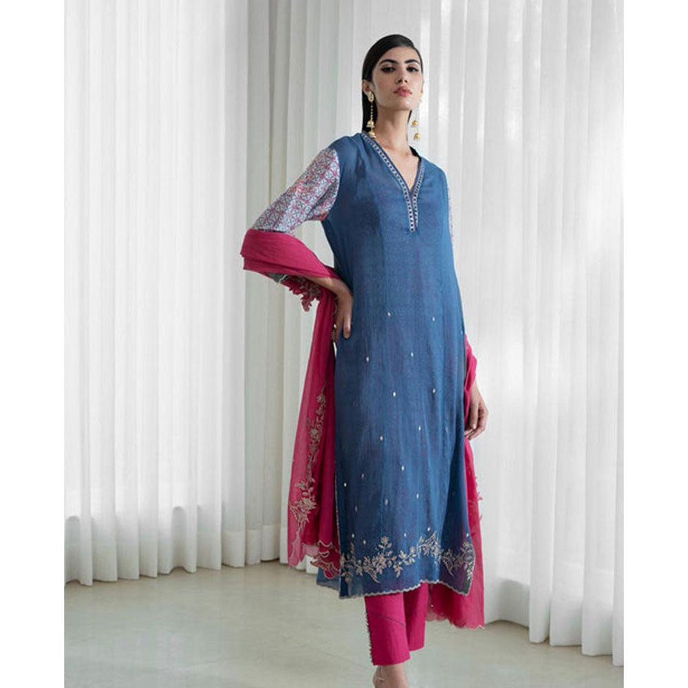 MANDIRA WIRK Women Mulmul Indigo Kurta with Pant and Dupatta