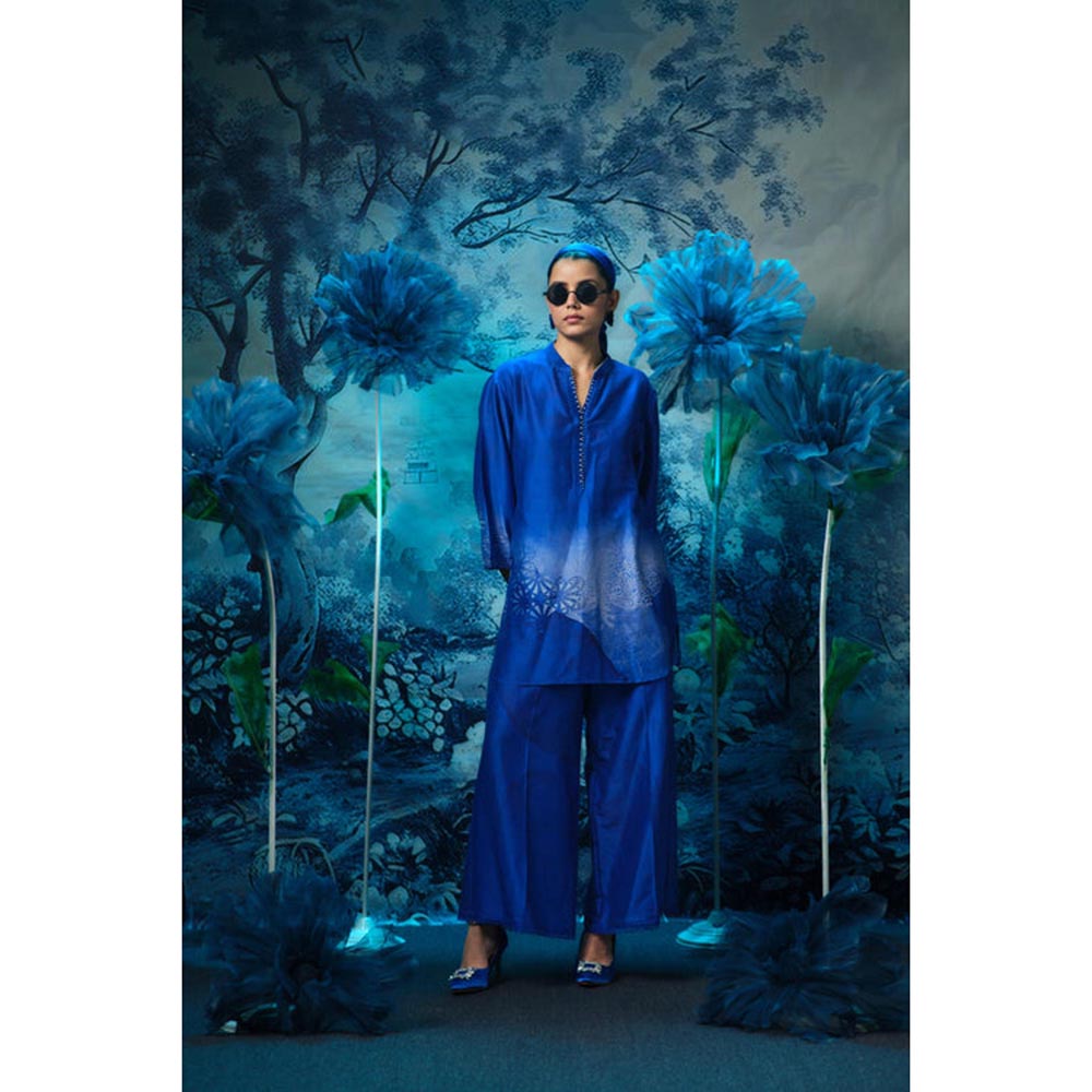 MANDIRA WIRK Women Chanderi Indigo Tunic with Pant