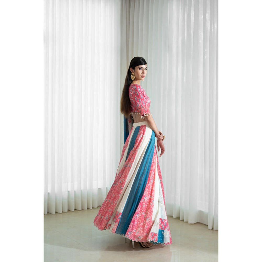 MANDIRA WIRK Printed Lehenga Blouse With Dupatta