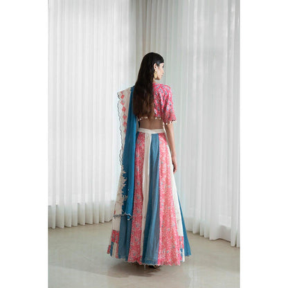 MANDIRA WIRK Printed Lehenga Blouse With Dupatta