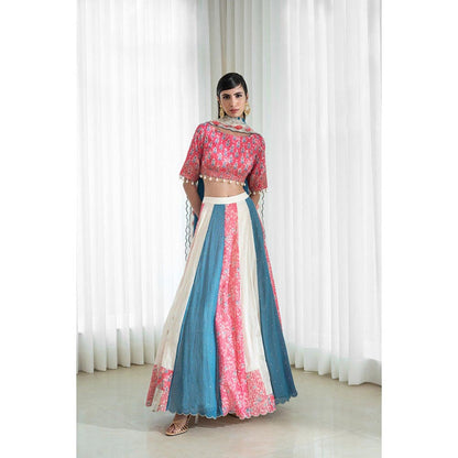 MANDIRA WIRK Printed Lehenga Blouse With Dupatta