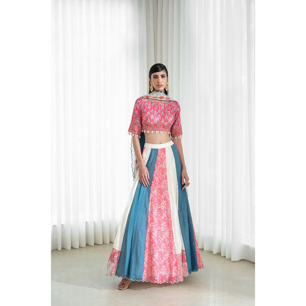 MANDIRA WIRK Printed Lehenga Blouse With Dupatta
