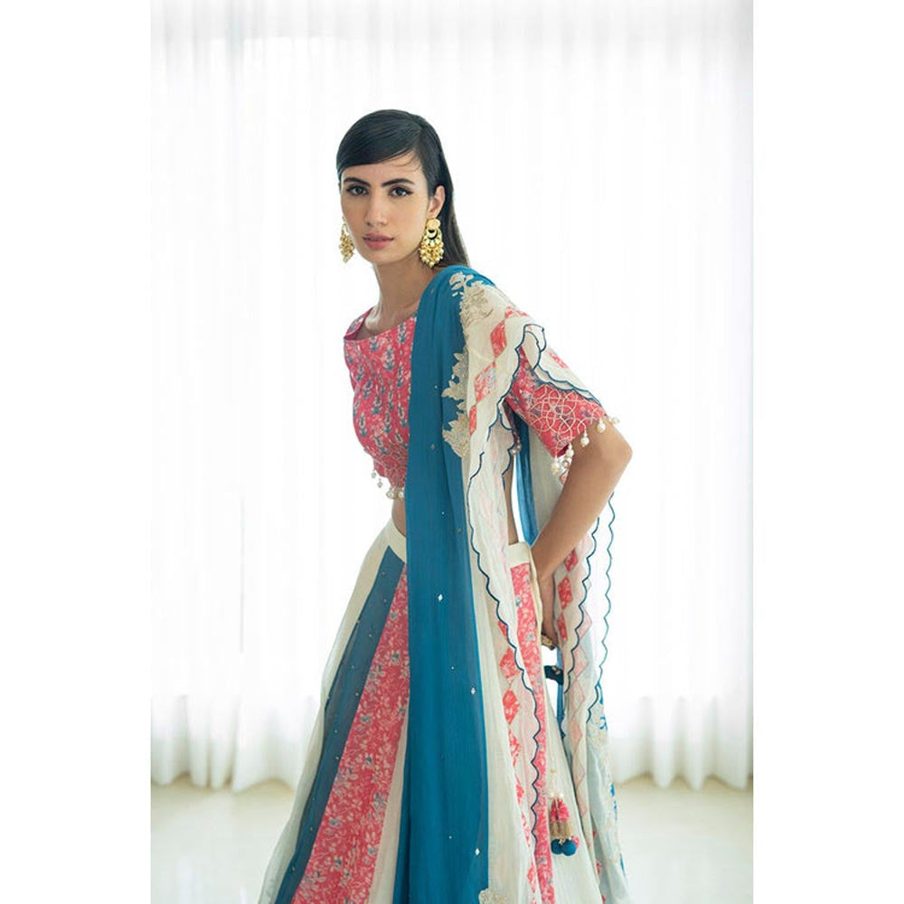 MANDIRA WIRK Printed Lehenga Blouse With Dupatta
