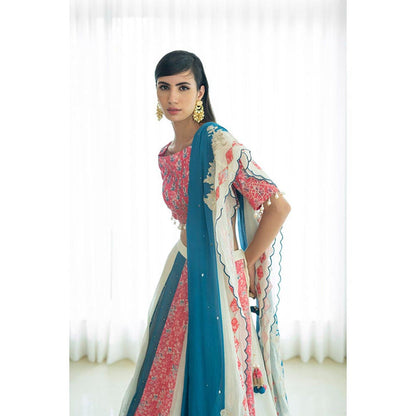 MANDIRA WIRK Printed Lehenga Blouse With Dupatta