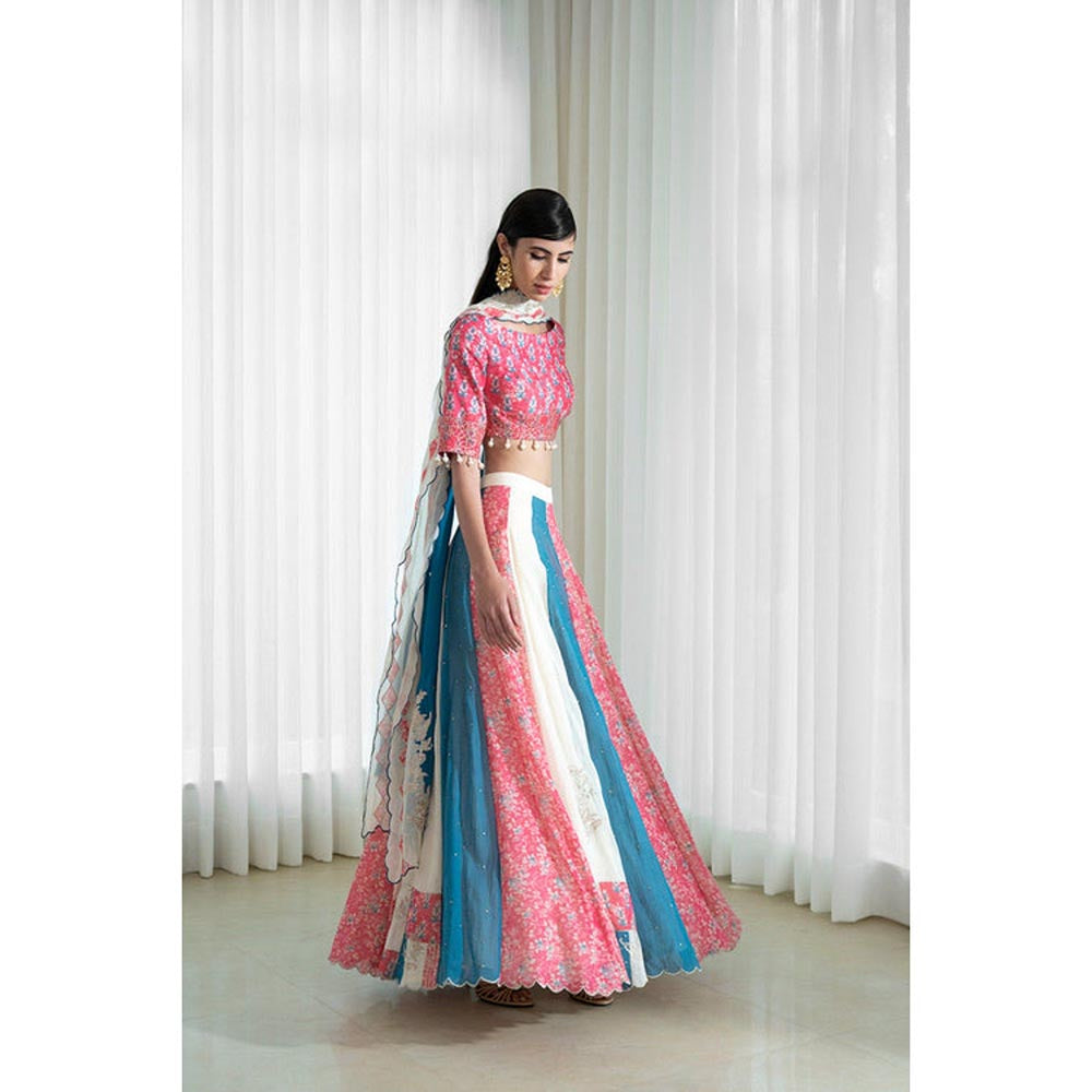 MANDIRA WIRK Printed Lehenga Blouse With Dupatta