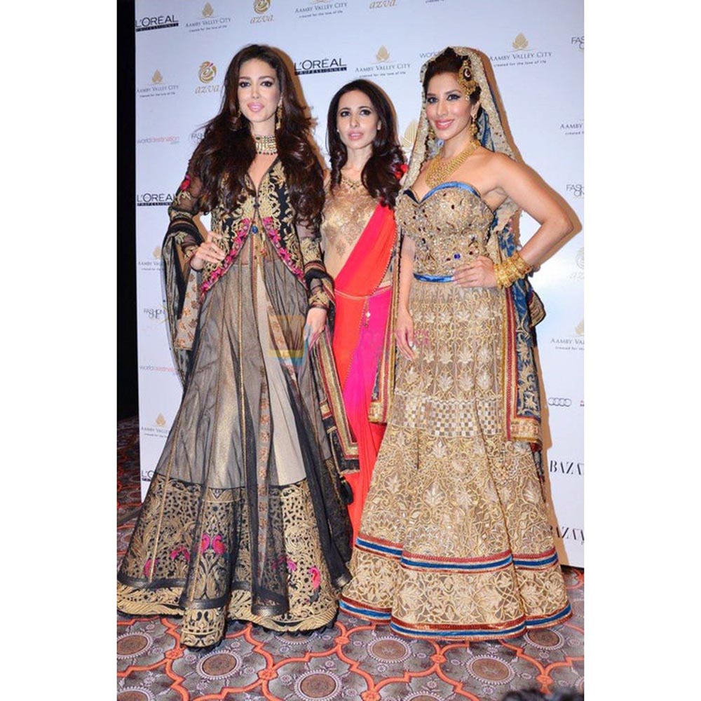 MANDIRA WIRK Sophie Chaudry Lehenga Blouse With Dupatta