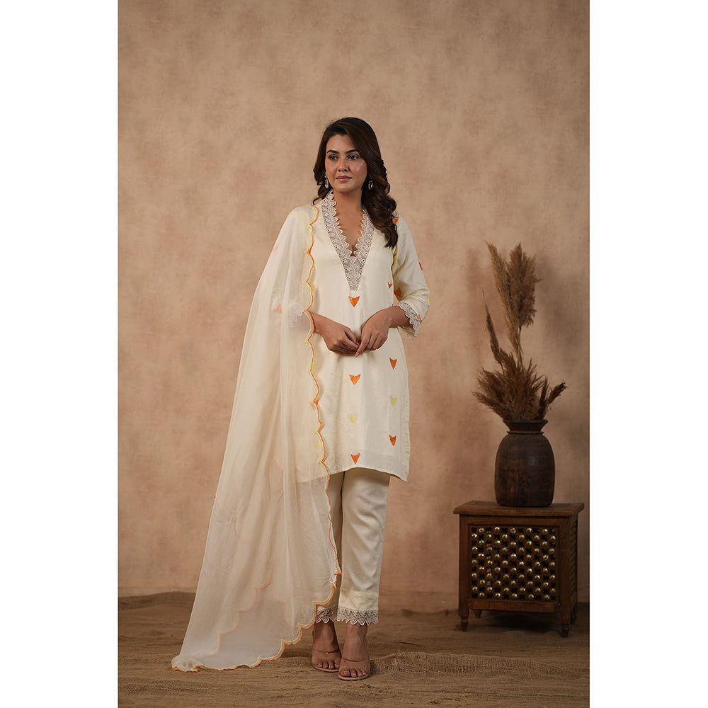 Masoomm Off White Embroidered Kurta with Pant and Dupatta (Set of 3)