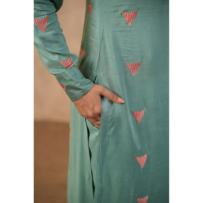 Masoomm Green Embroidered Kurta and Pant (Set of 2)