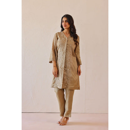 Masoomm Sage Green Lily Embroidered Kurta and Pant (Set of 2)