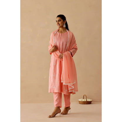 Masoomm Pink Calla Embroidered Kurta with Pant and Dupatta (Set of 3)