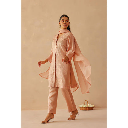 Masoomm Dusty Pink Lily Embroidered Kurta with Pant and Dupatta (Set of 3)
