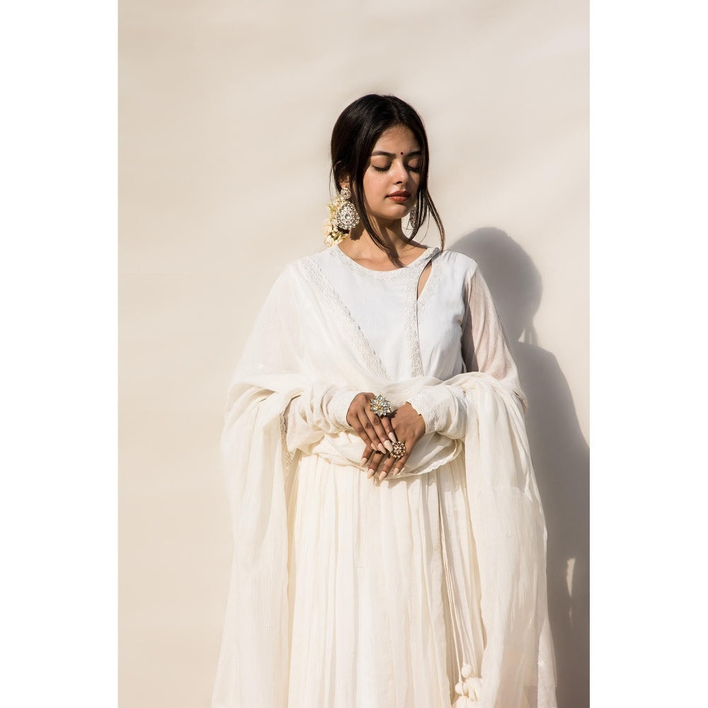 MITHI SUPARI Ivory Gulmohar Angarkha Kurta with Pant and Dupatta (Set of 3)