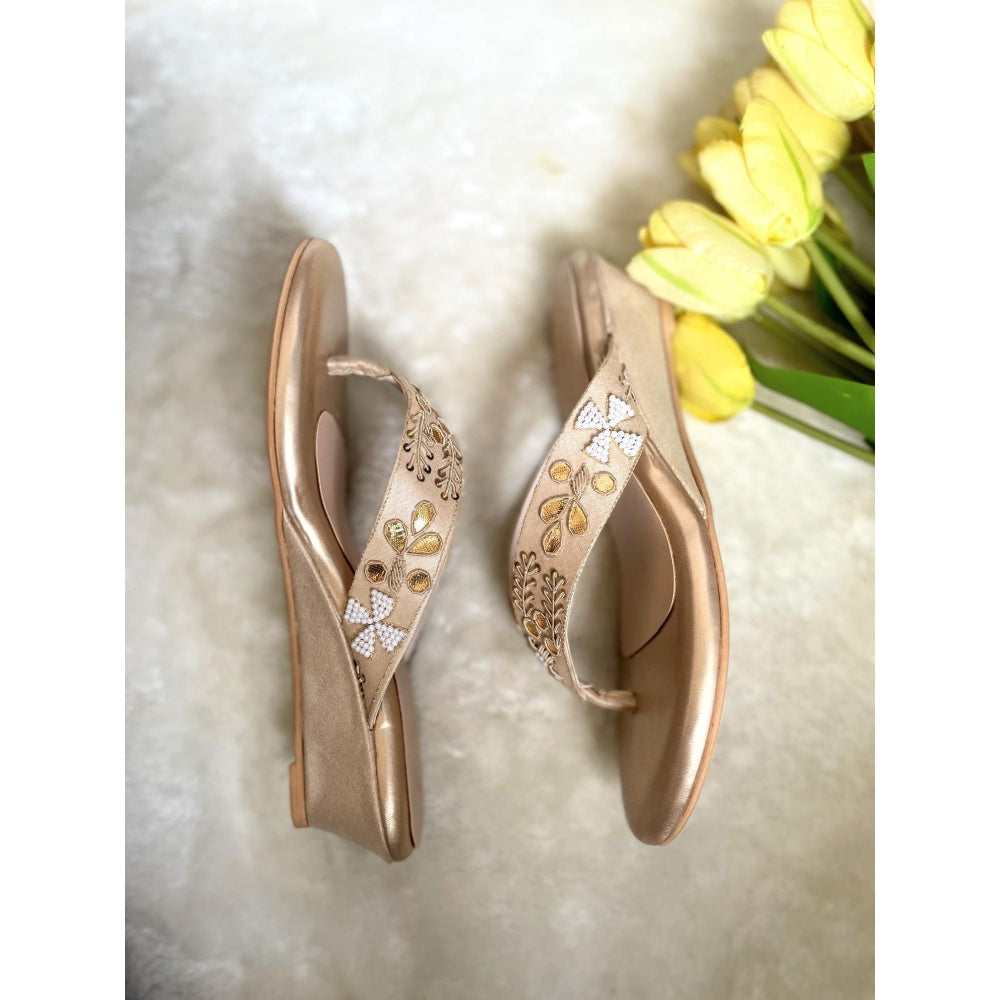 Modanta Gota V-Strap Gold Wedges