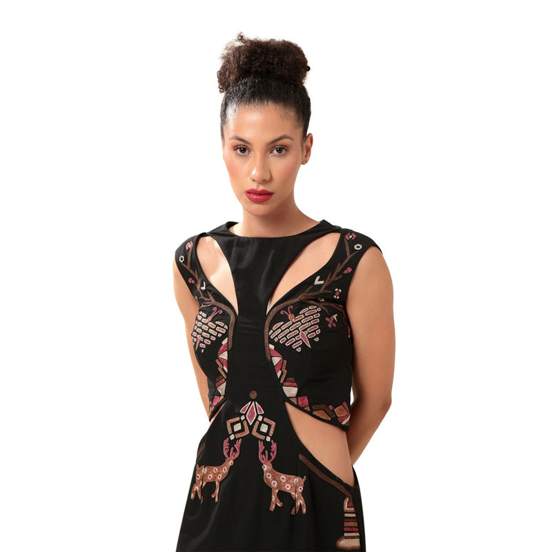 MODO CALDO Black Confident Cut Dress