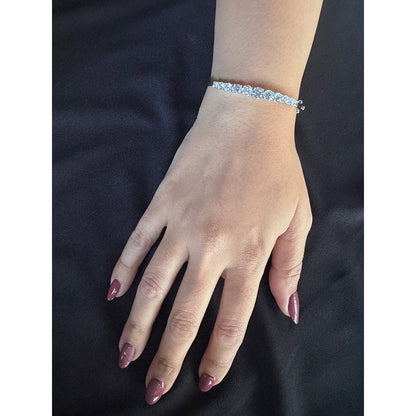 Mon Tresor Graded Round 1/4 Oval Bangle - White