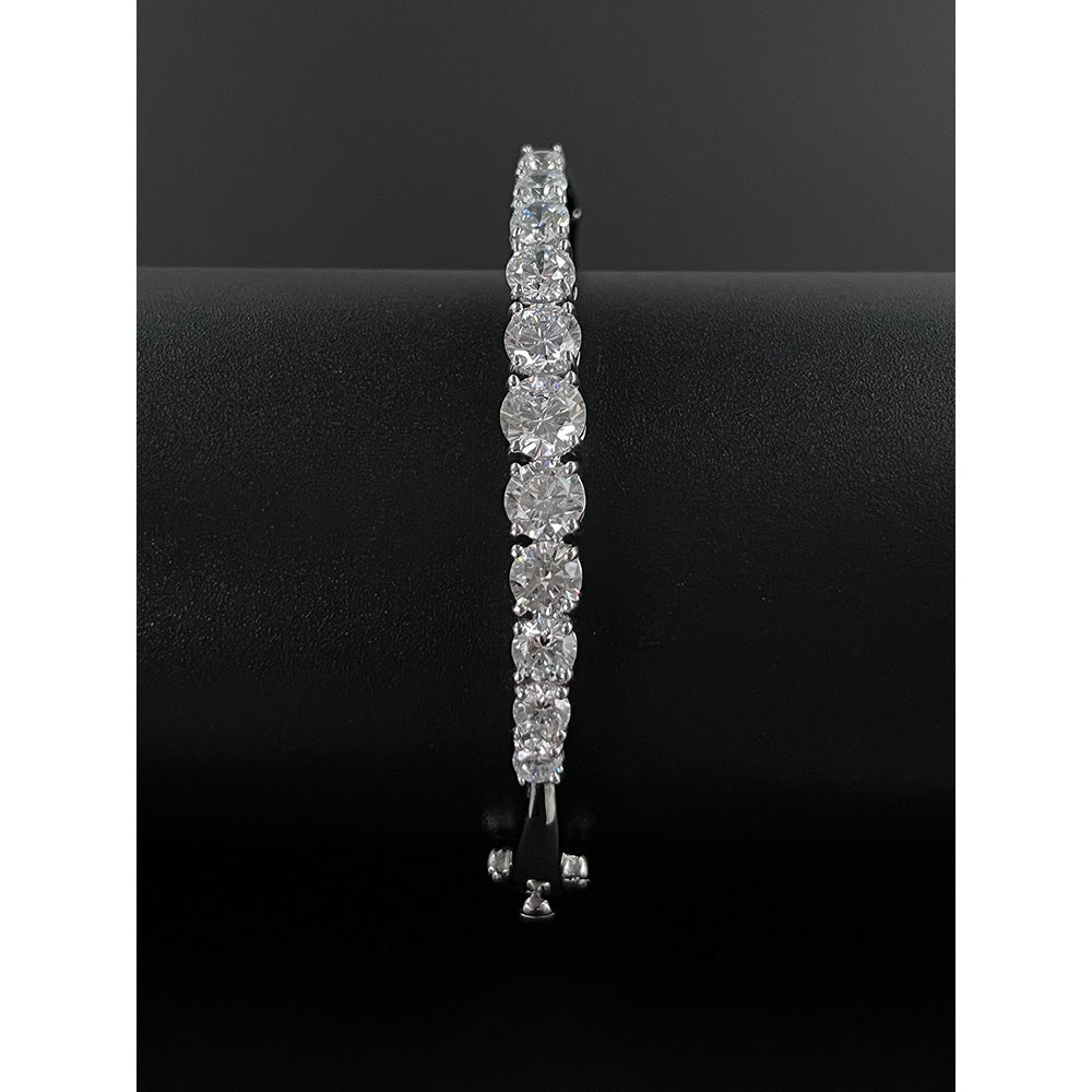 Mon Tresor Graded Round 1/4 Oval Bangle - White